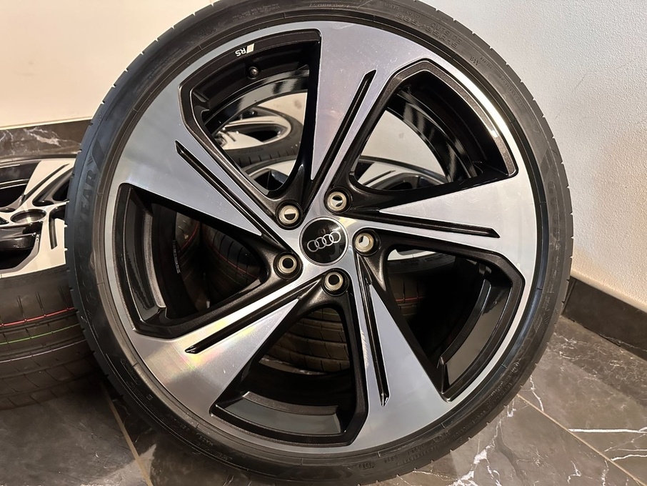 original audi a3 s3 r19 RS 8Y 8Y0601025CG letní