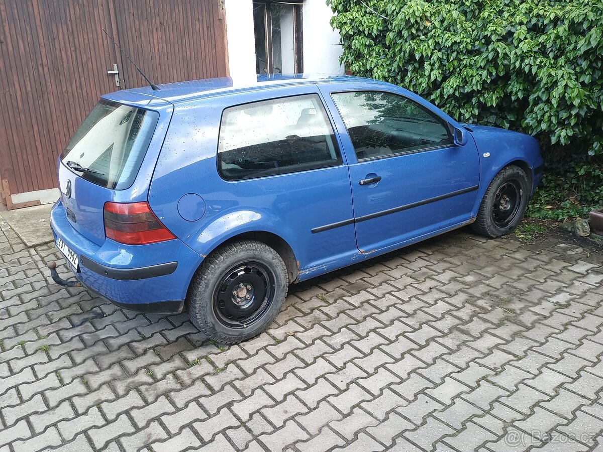 Golf gen 4 tdi 66 kw , 3 dverovy