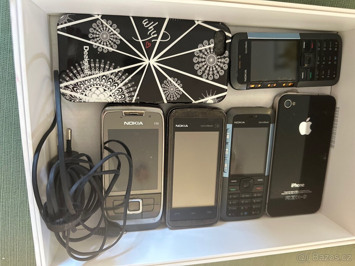 Staré mobilní telefony
