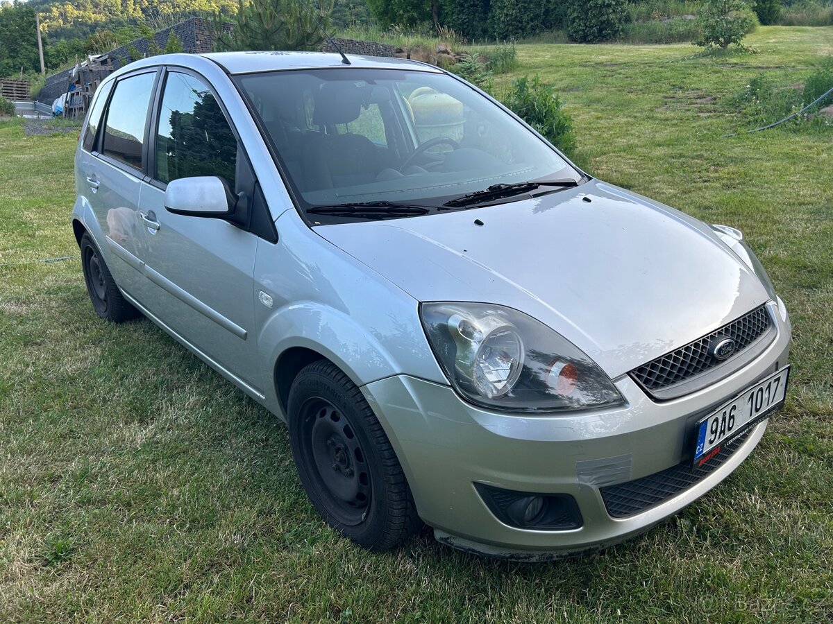 Ford Fiesta 1,3 benzin, rv 2008, 94tkm, nová stk