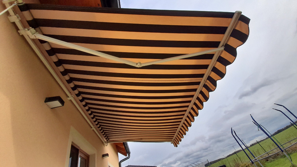 Látková markýza 4700 x 2600 mm (šířka x výsuv)