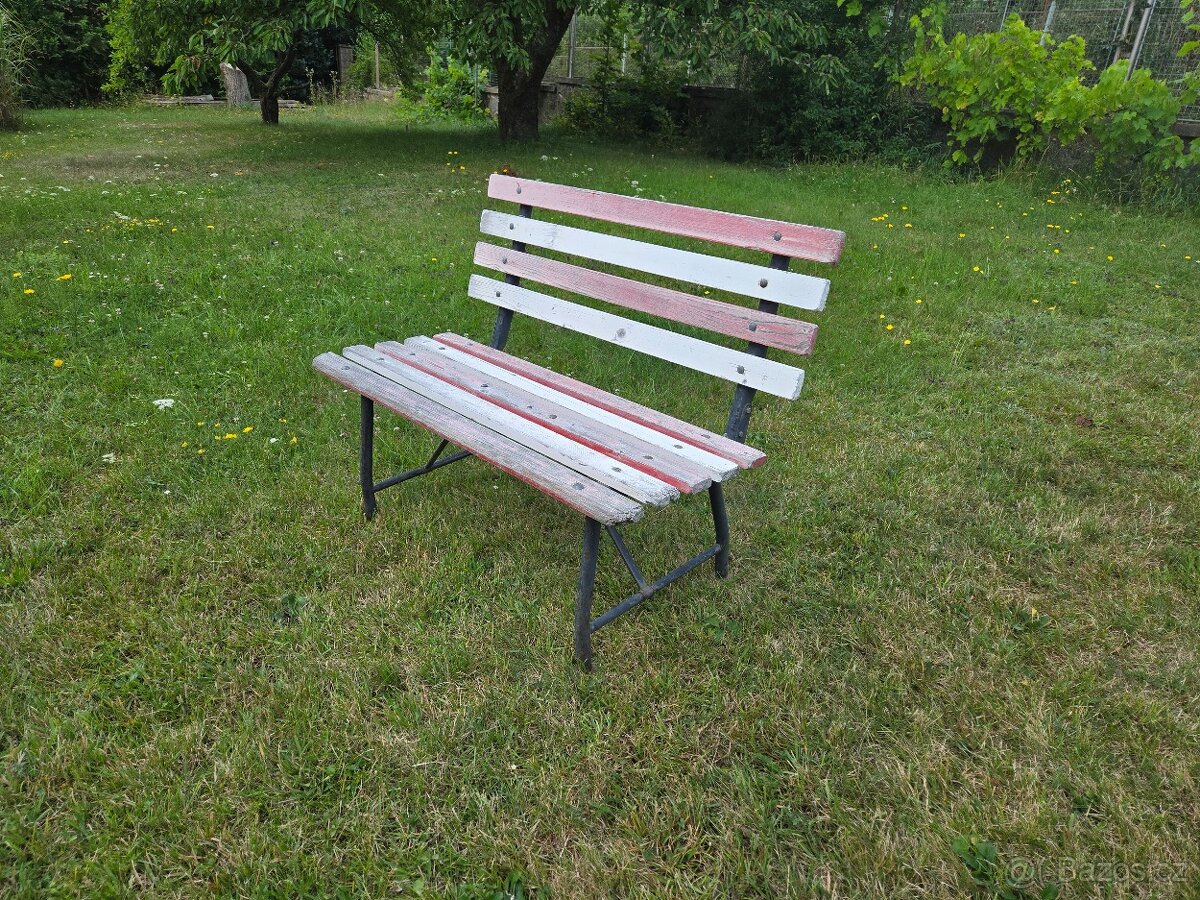 Lavička k renovaci