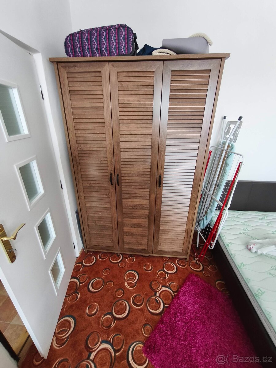 Skříň