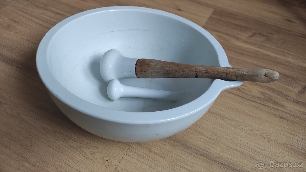 Třecí mísa - porcelánový hmozdíř