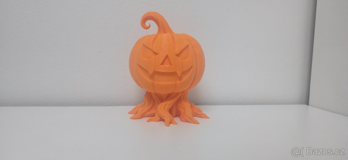 3D tištěná halloweenská dýně s kořeny