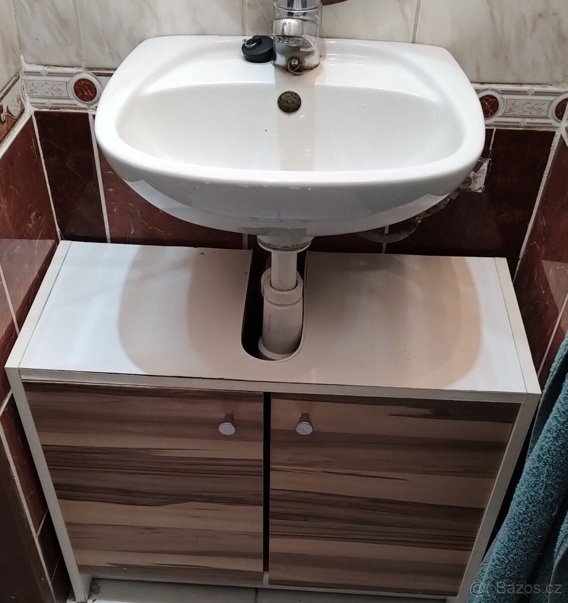 Umyvadlová skříňka a umyvadlo
