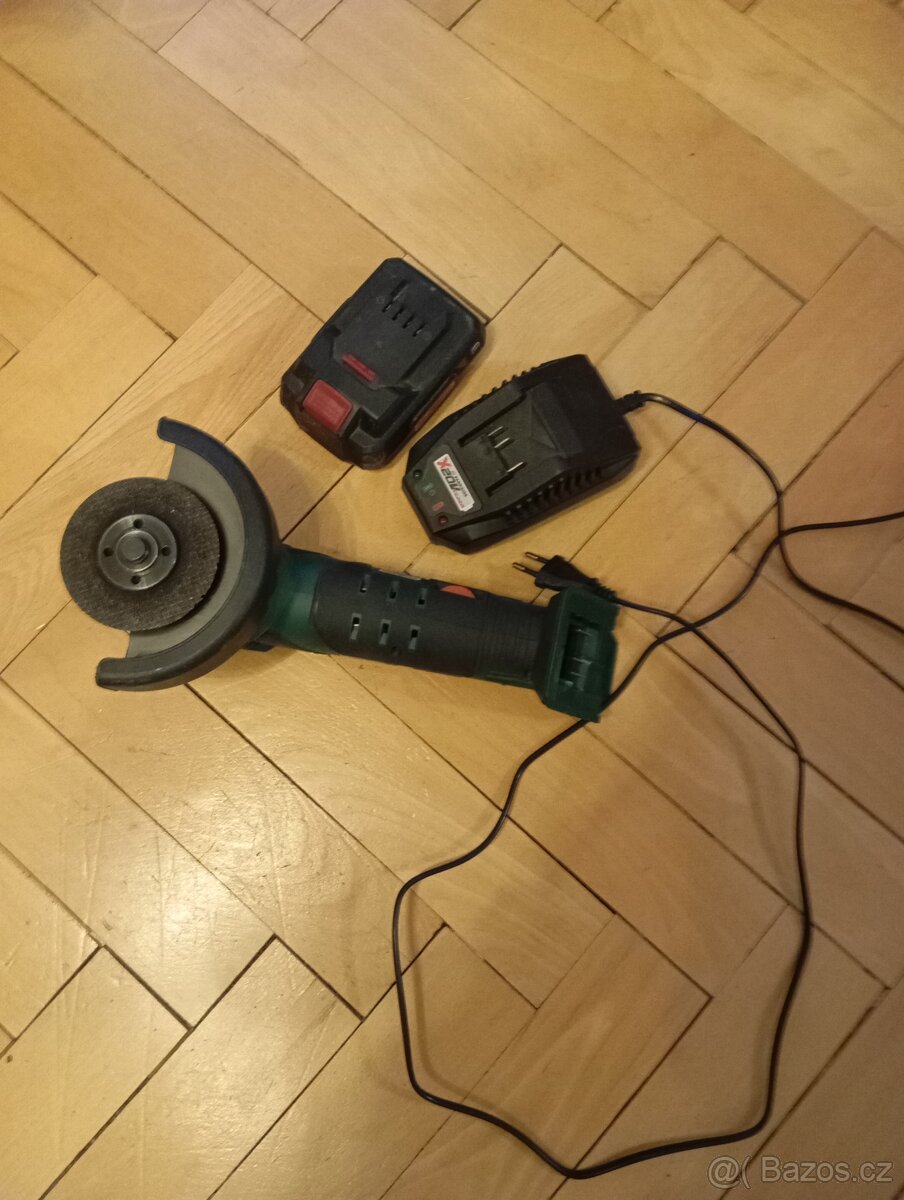 Úhlová aku bruska Parkside