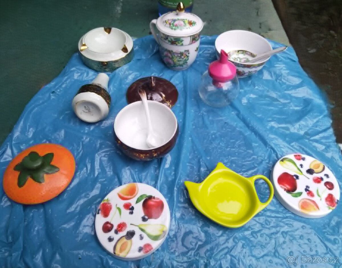 Hrnek s víčkem, misky, popelník, vázička apod.