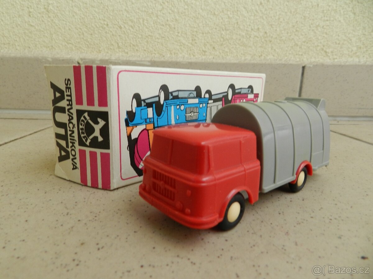 TRAMBUS ŠKODA 706RT KUKA IGRA  70. léta - ČSSR