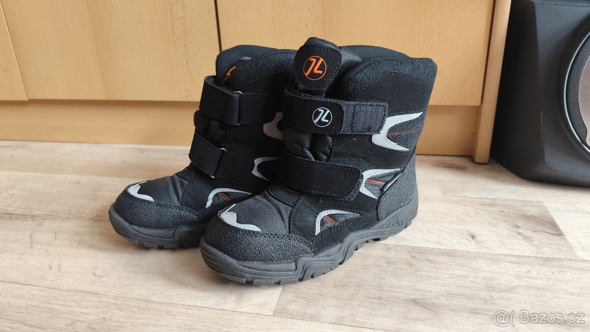Chlapecké zateplené zimní boty v.33(super stav)