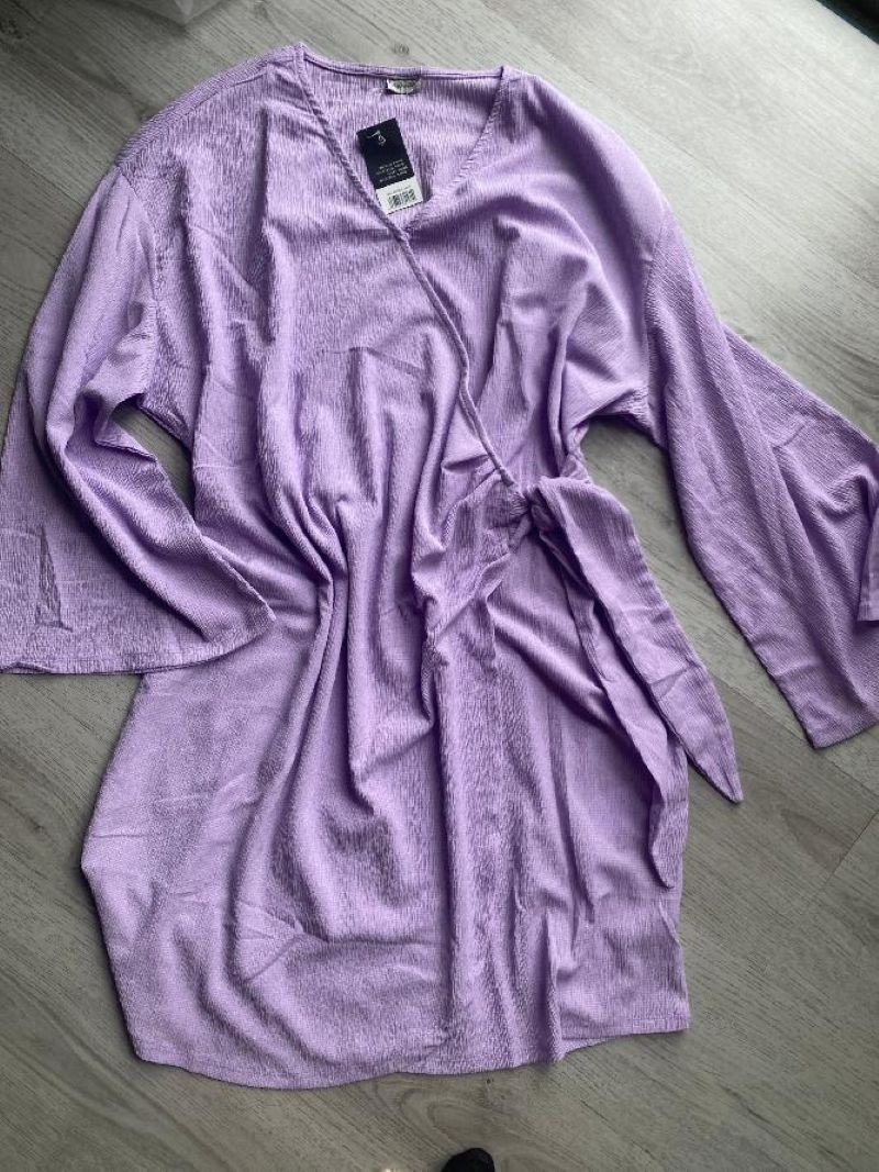 Krásné fialkové zavinovací šaty velikost 44/XXL