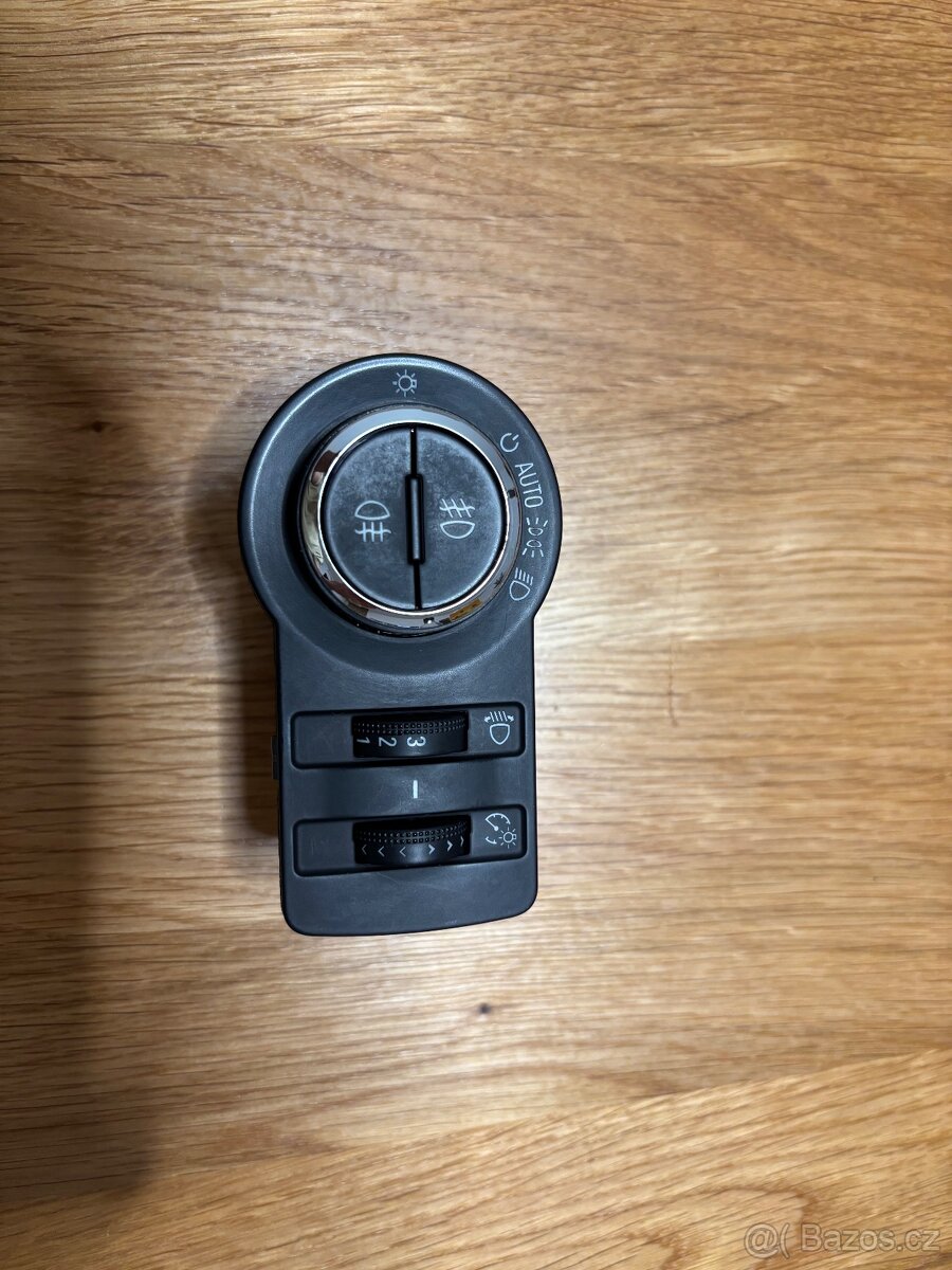 Opel Astra J přepínač světel