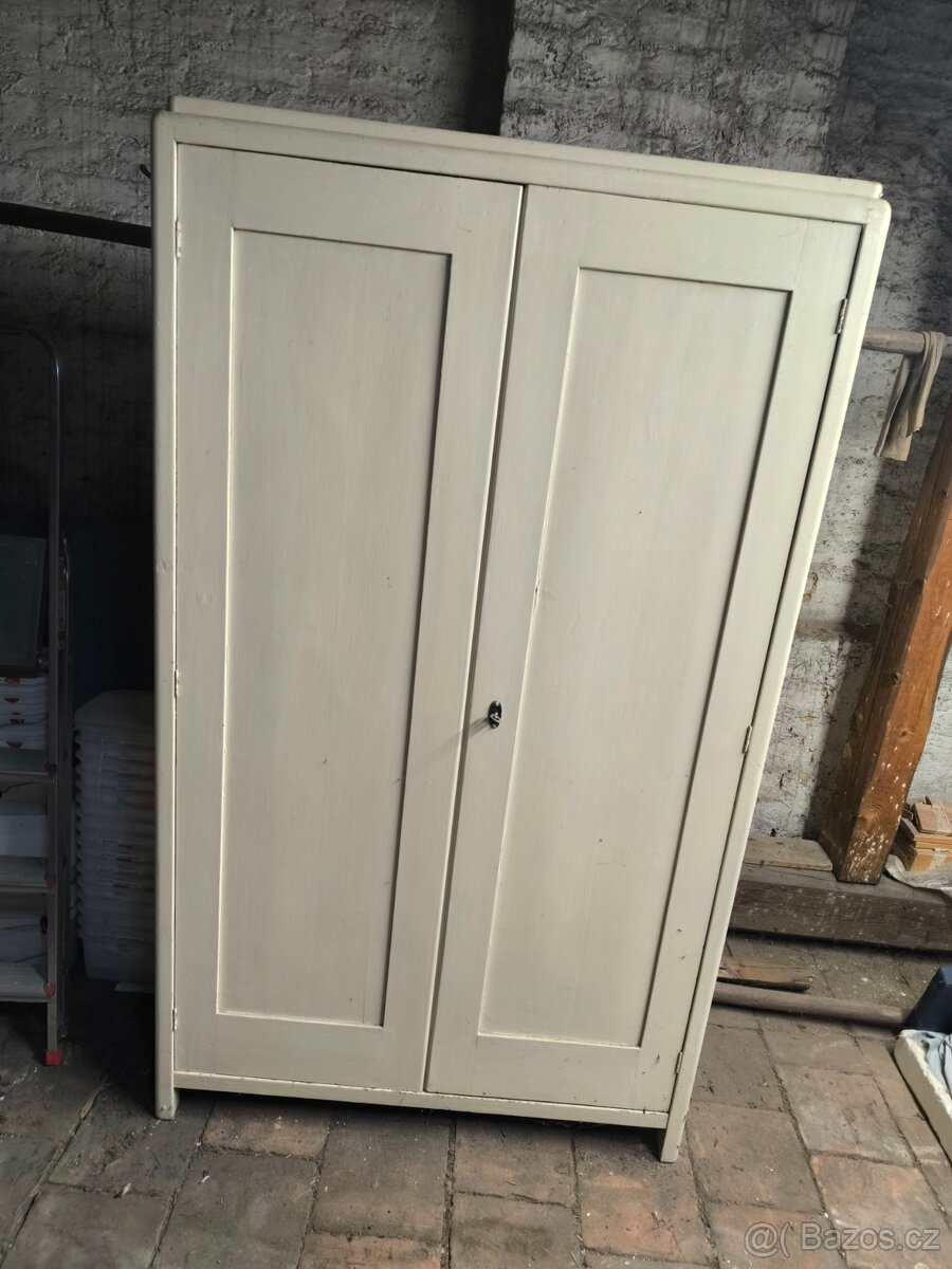 Prodám starý nábytek