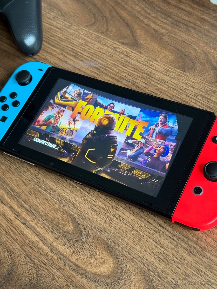Prodám Nintendo Switch + ovladač