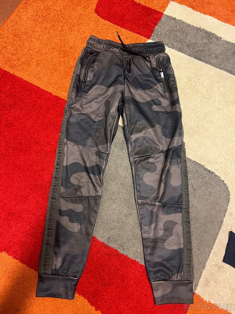 Maskované kalhoty