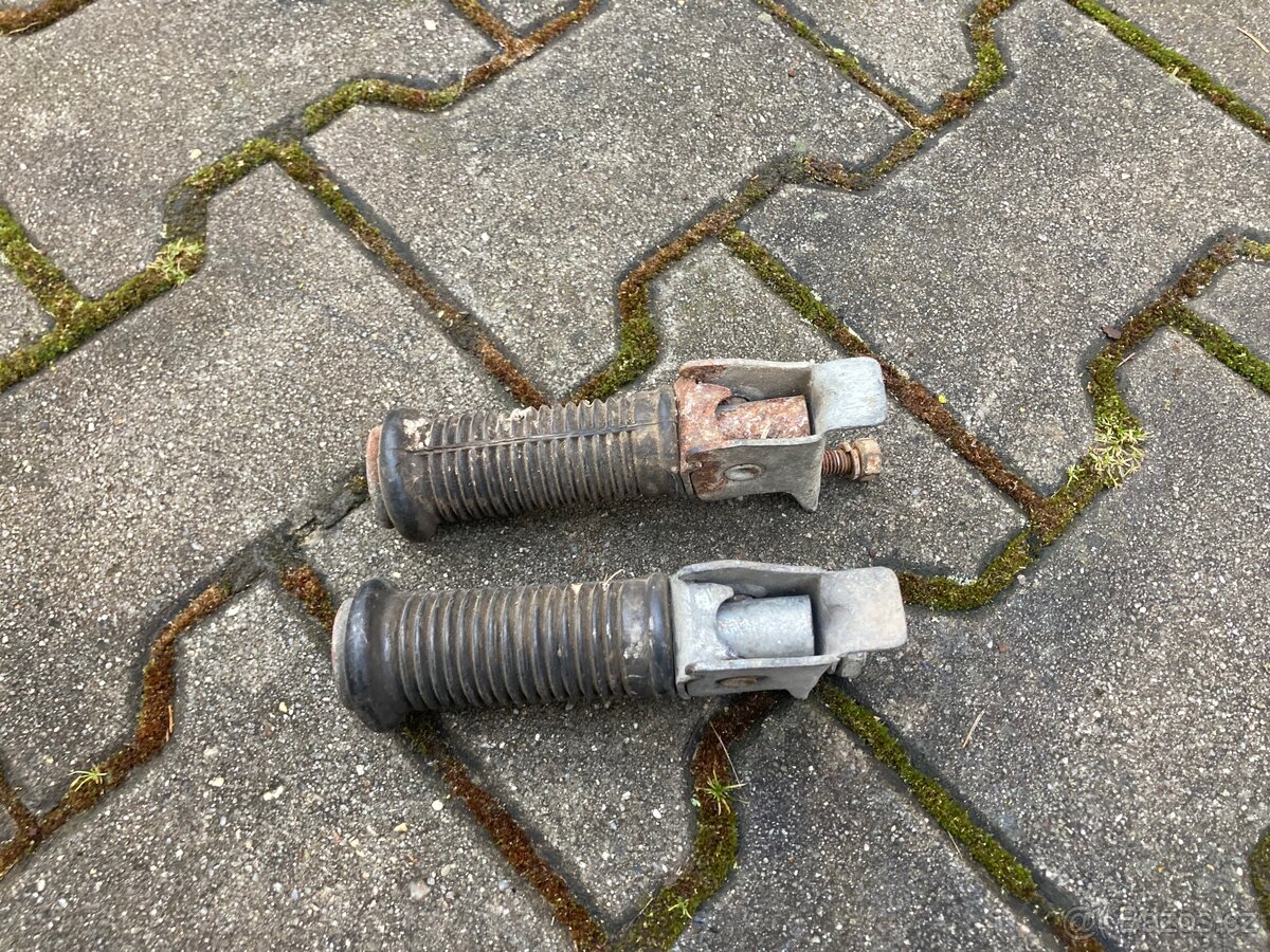 Zadní stupačky simson S51