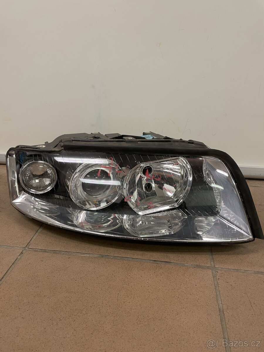 Přední světlo Audi A4 pravé