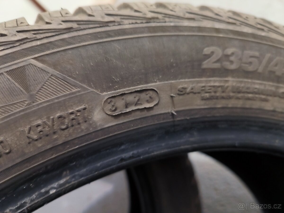 235/45 R18