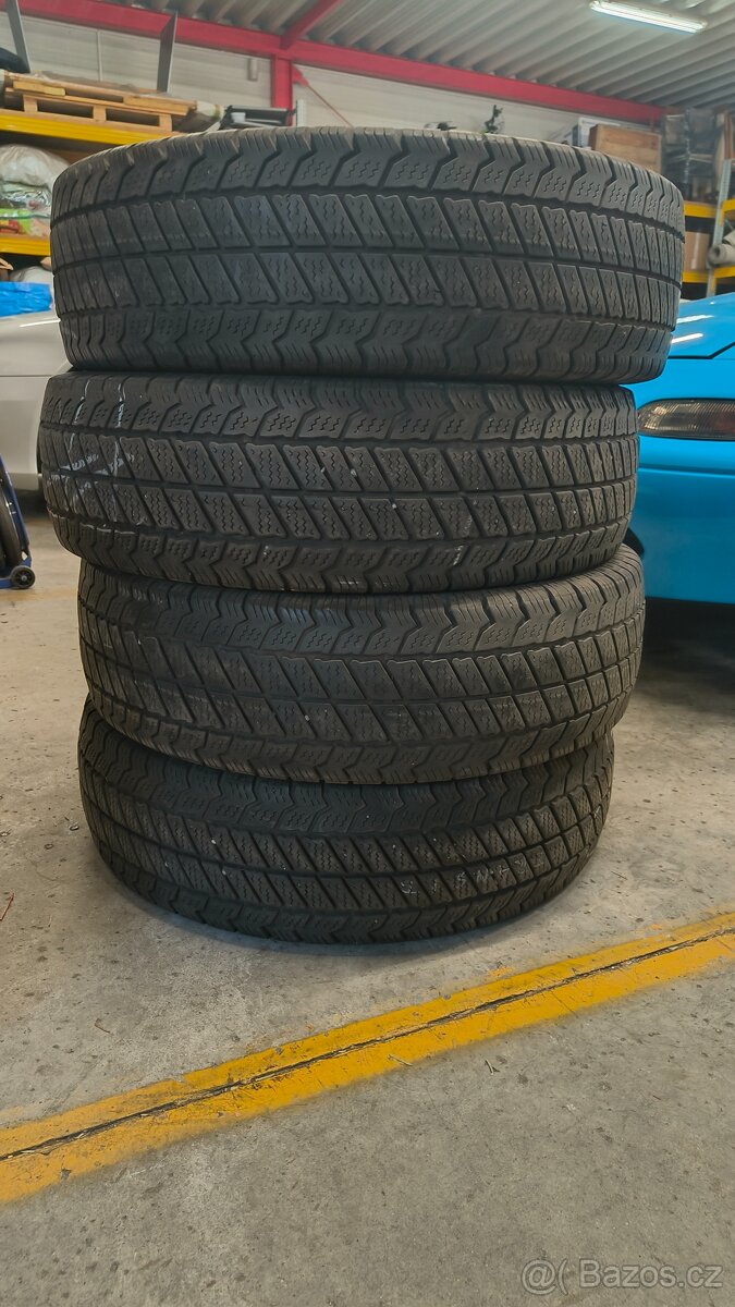 Zimni pneu barum snovanis 2 215/75 R16 C