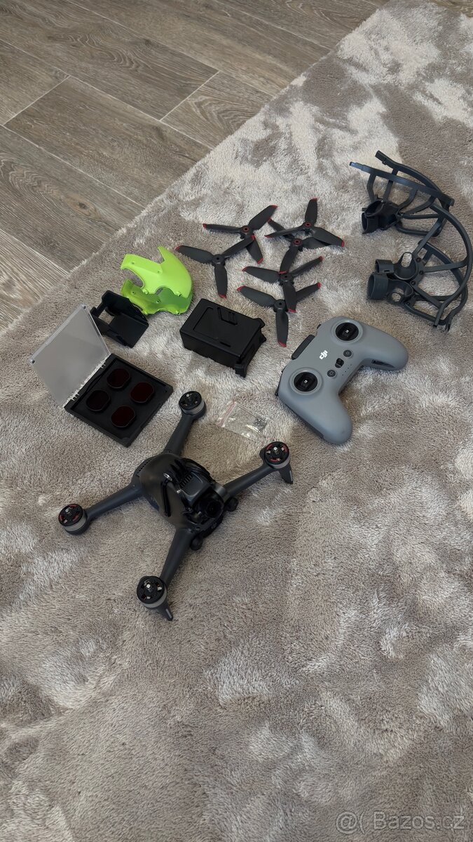 Prodám Dji FPV dron + remote controller 2 + příslušenství