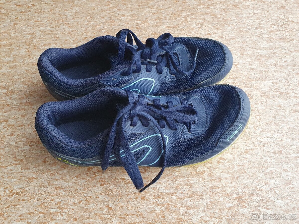 Tretry na atletiku Kalenji Decathlon v. 37, stélka 23,5 cm