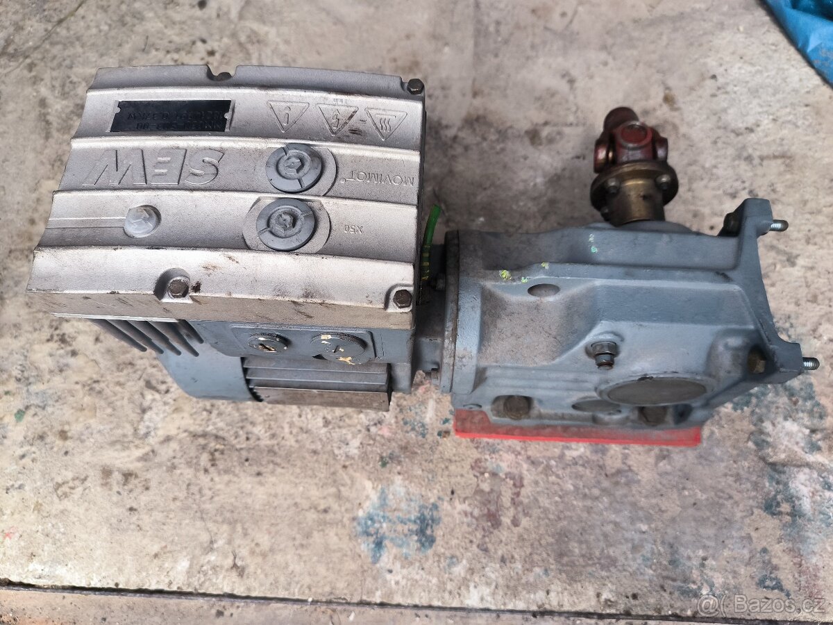 Elektromotor s převodovkou