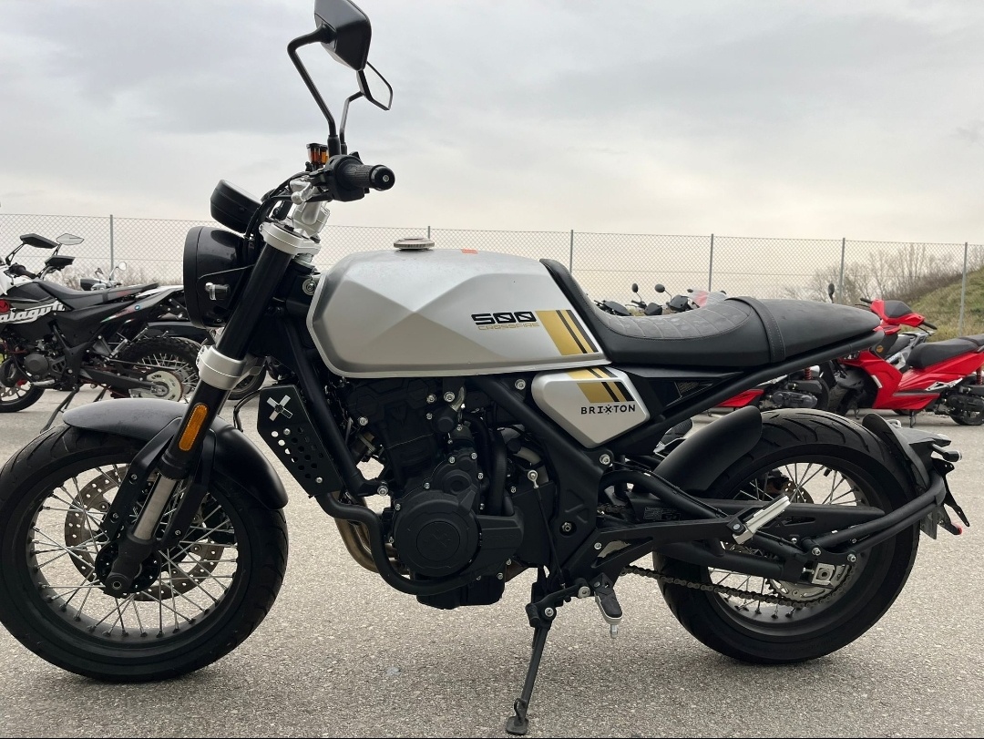 Brixton 500, najeto 1100km,zánovní, bez TP