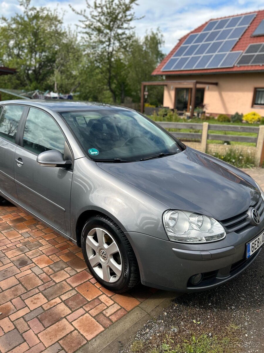 Volkswagen Golf V 2.0 TDI 103 kW – spolehlivý vůz s výbavou