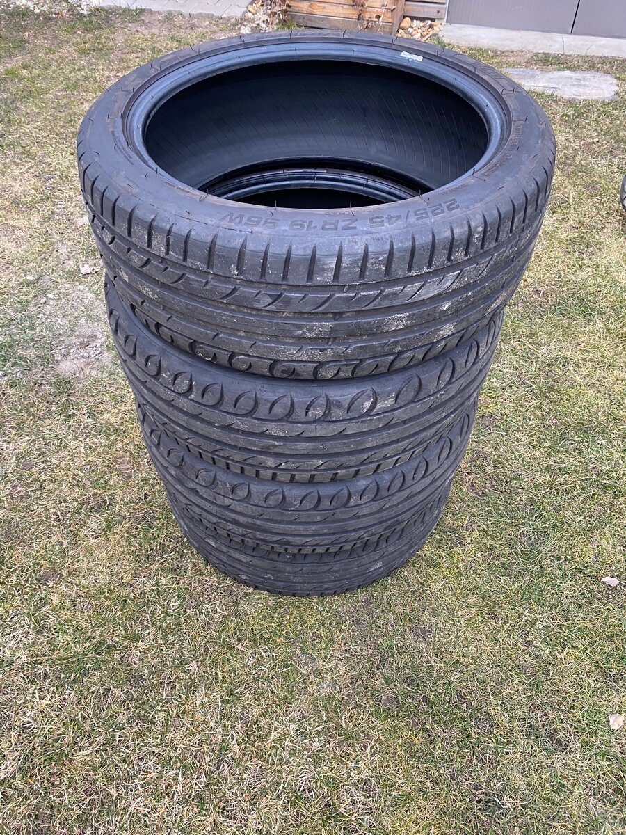 Letní pneu 225/45 R 19