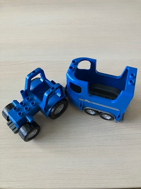 LEGO DUPLO traktor s přívěsem na koně