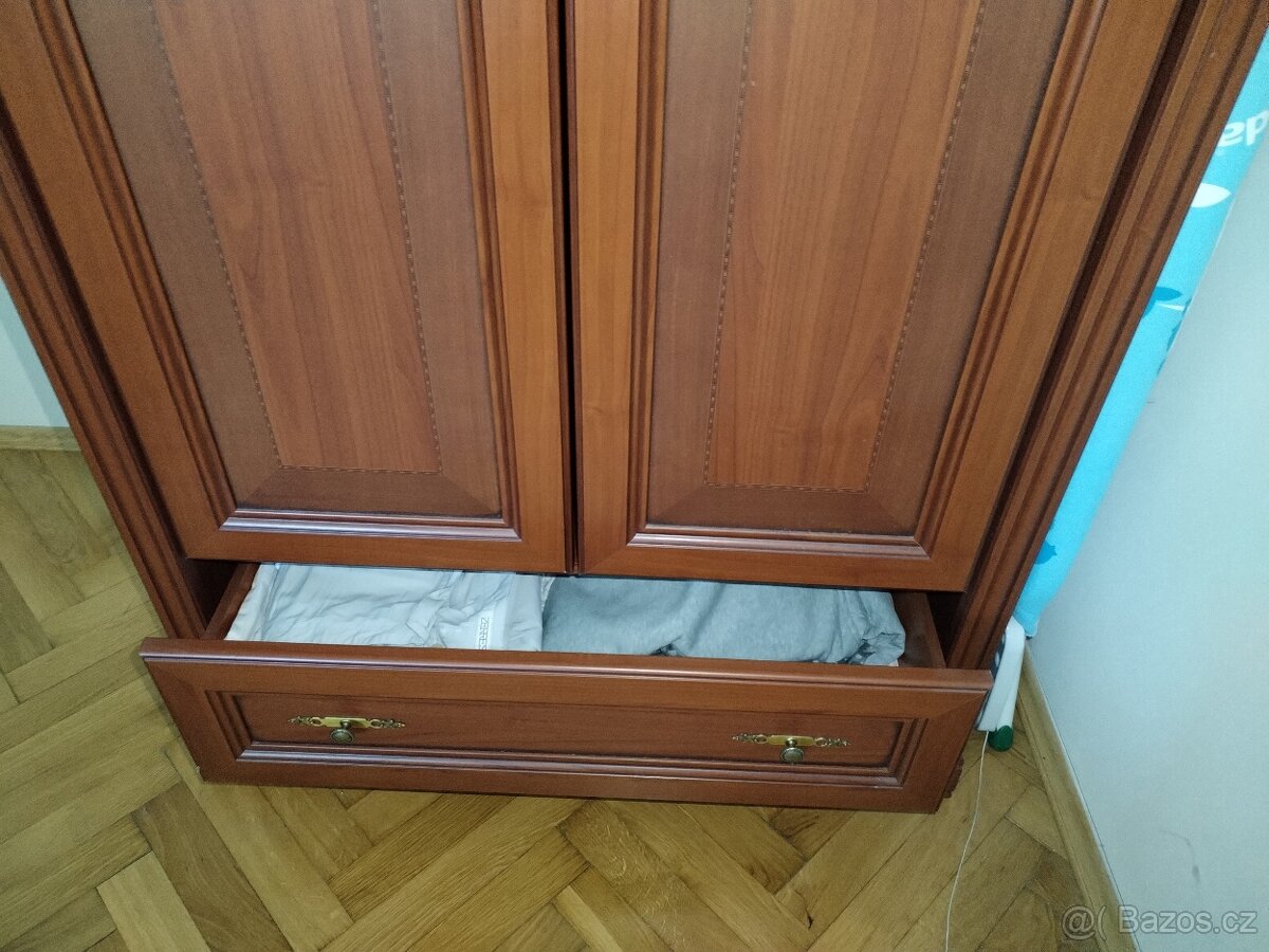 Skříň