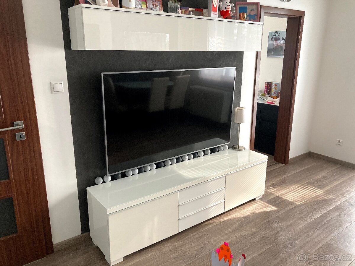 Prodám TV spolek + knihovnu