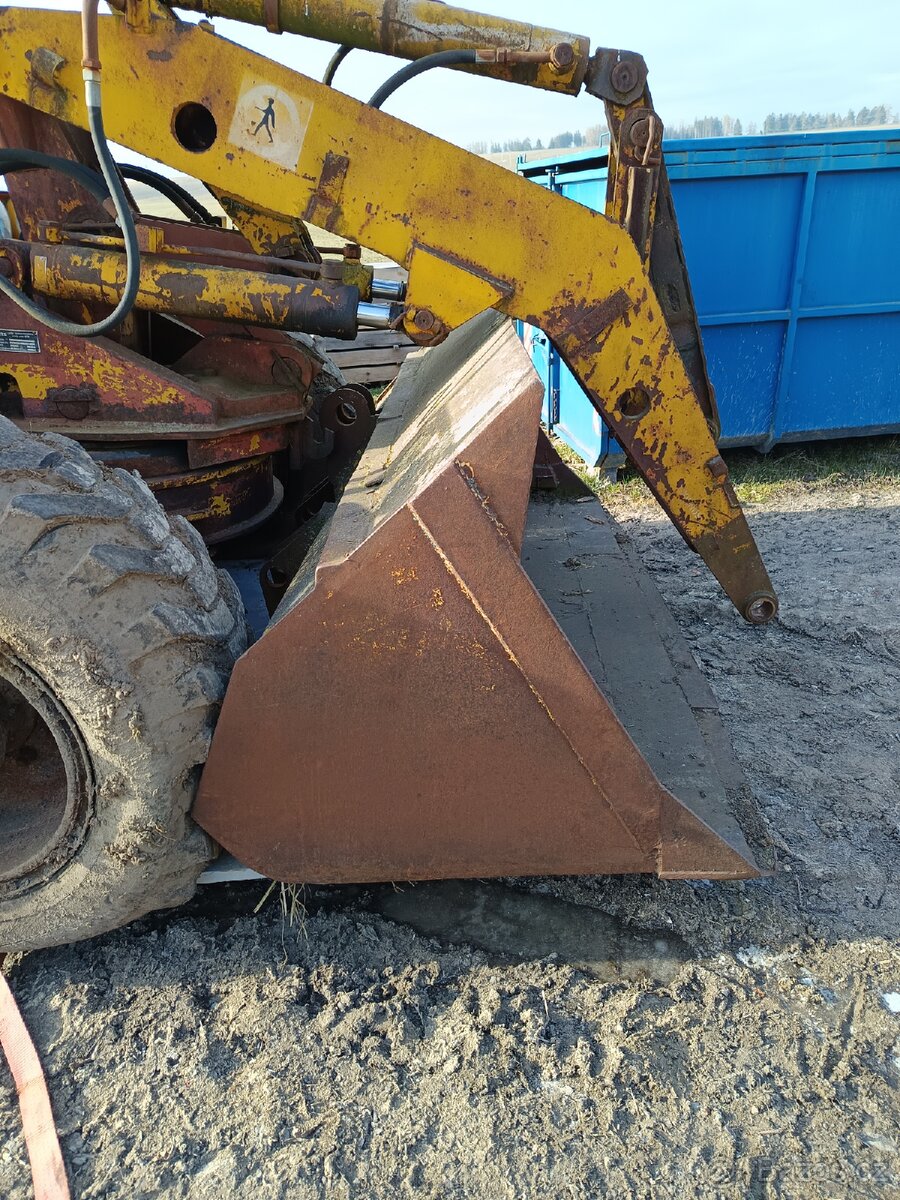 Prodám velkou lopatu na hon nebo po úpravě manipulátor