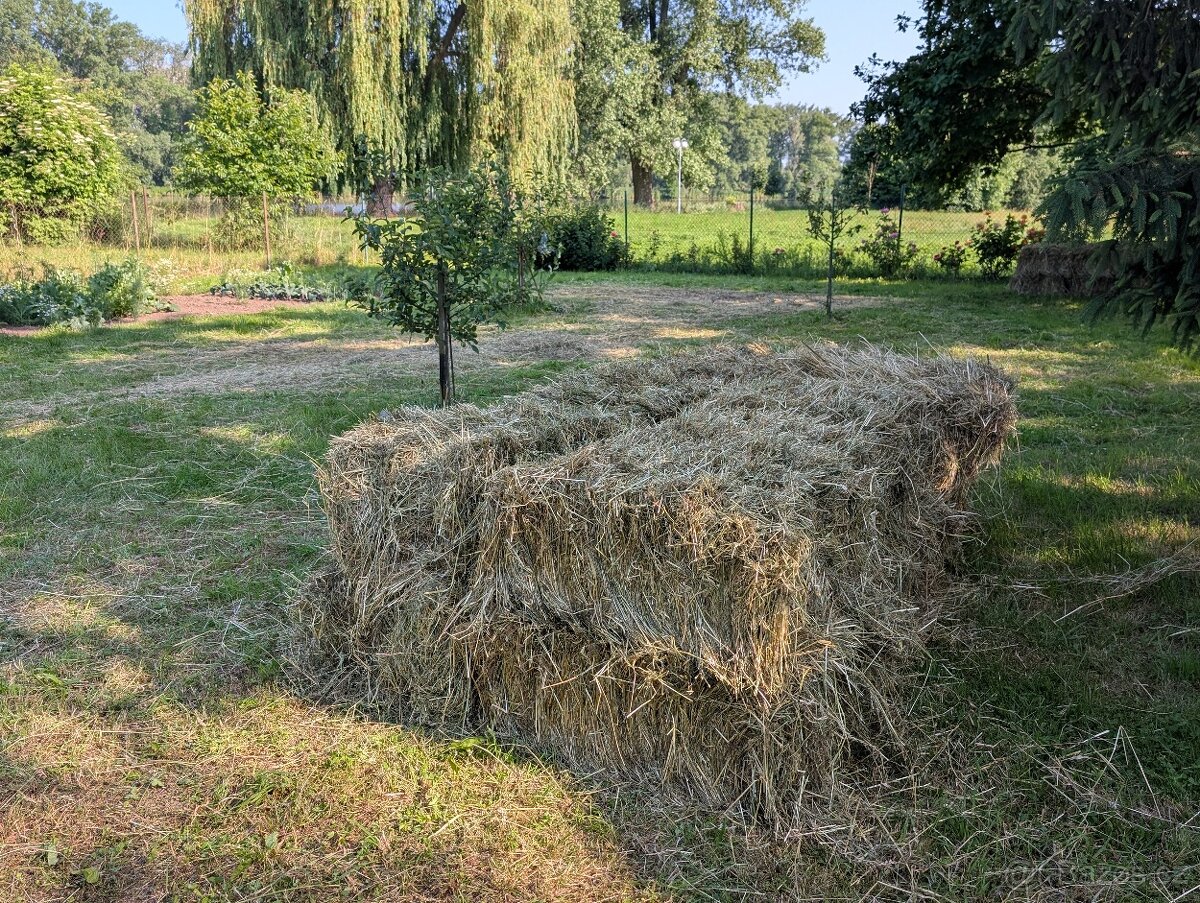 Balíkované seno s příměsí lučního kvítí