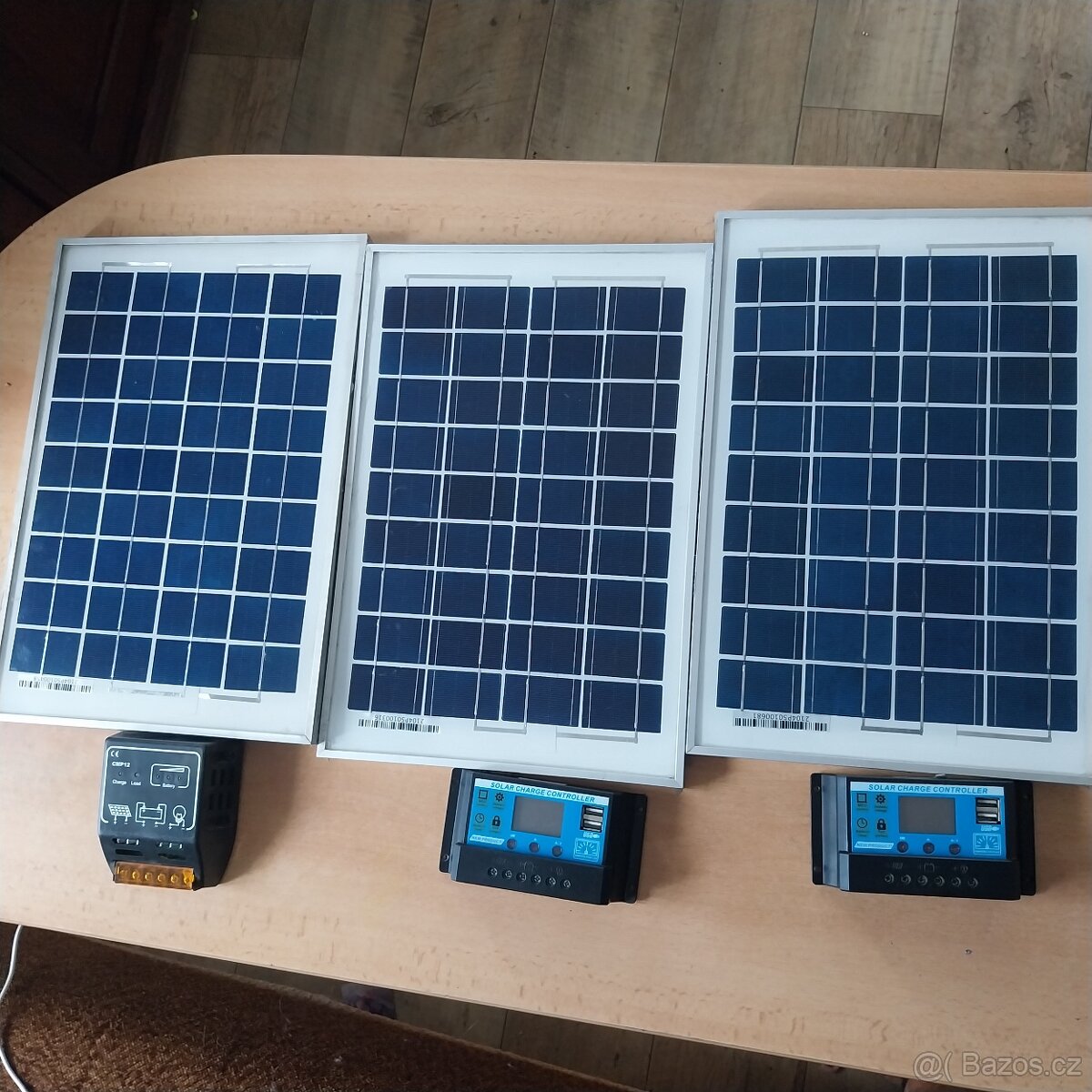 3x panel 10w a 3x regulátor 10A/12v