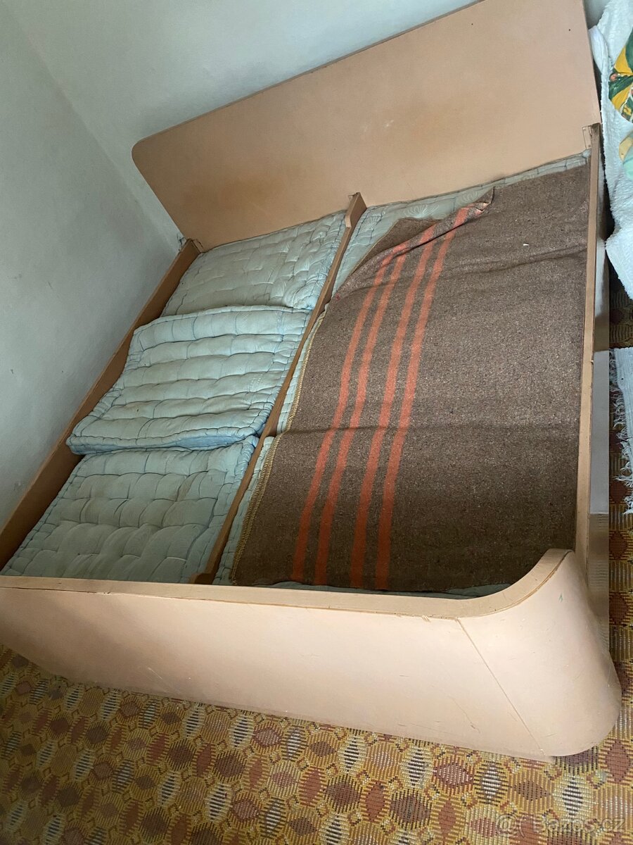 Starý nábytek