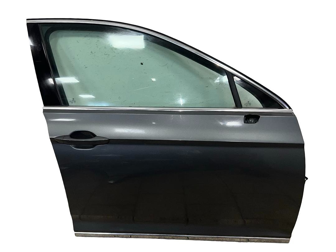 Pravé přední dveře šedá metalíza LR7H VW Passat B8 r.v. 2015