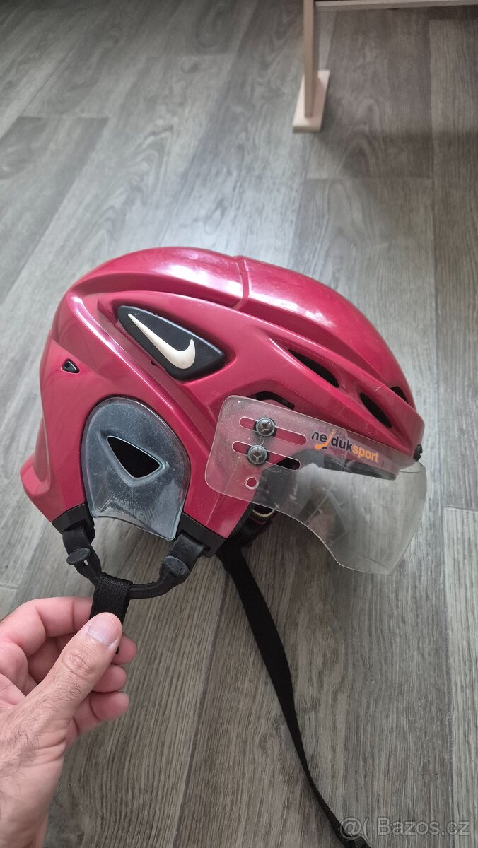Hokejová prilba Nike vel. M