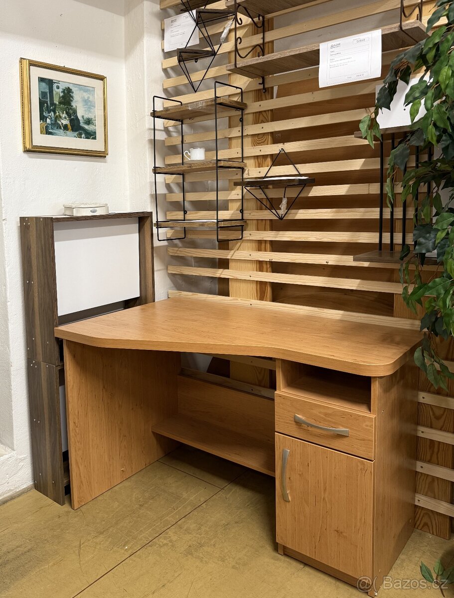 Nový psací stůl