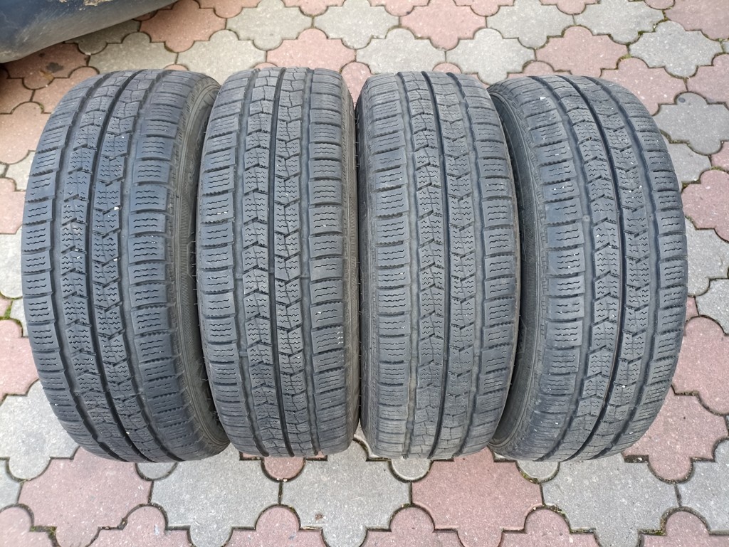 Zimní pneu Nexen 205/65 R16C 107/105T.