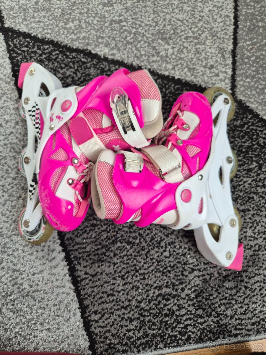 Dětské rostoucí kolečkové brusle X-roller 26-29