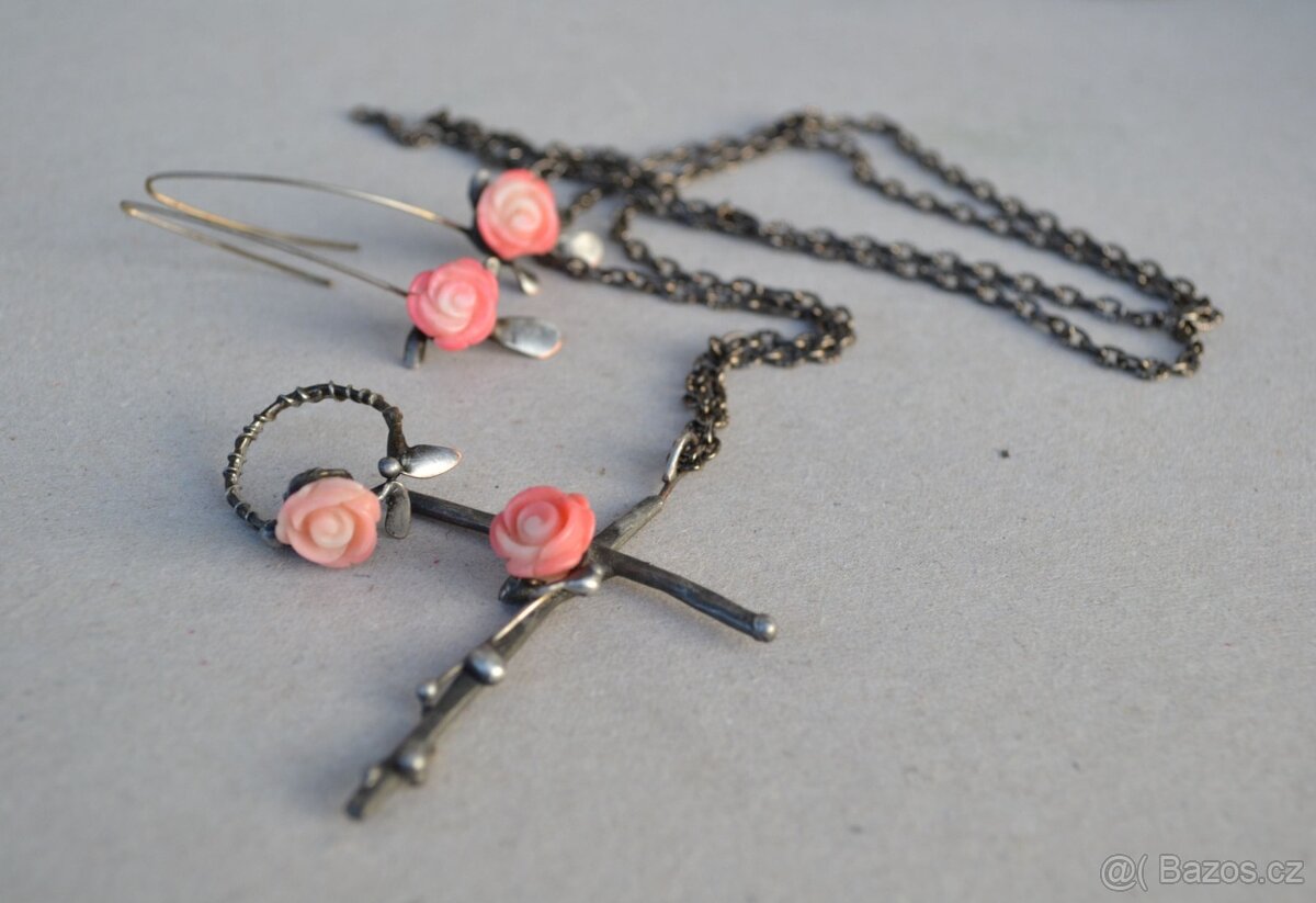 Souprava originálních šperků s korály