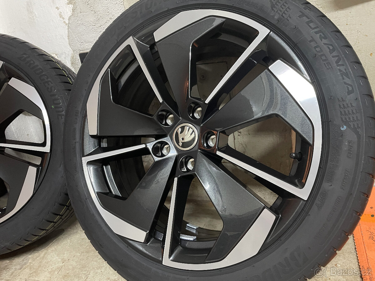 NOVÁ ALU R18 ŠKODA OCTAVIA IV COMET 225/45/18 91Y DOT2025