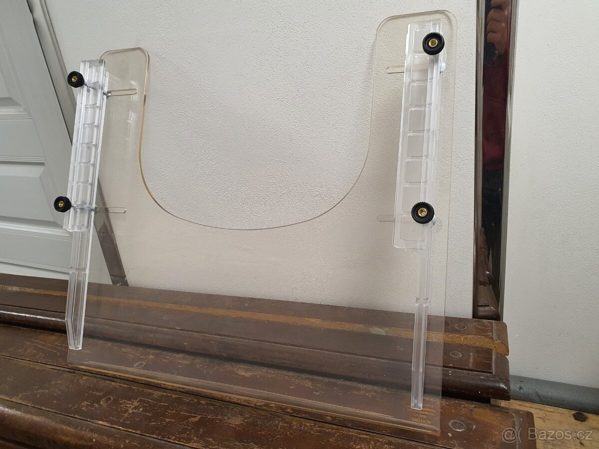 stolek – jídelní tác pro invalidní vozík