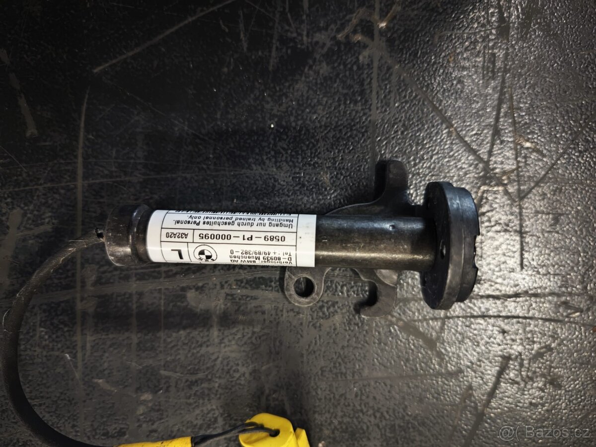 Pyropatrona aktivní kapoty Levá BMW F11 F10 a jine 512372630