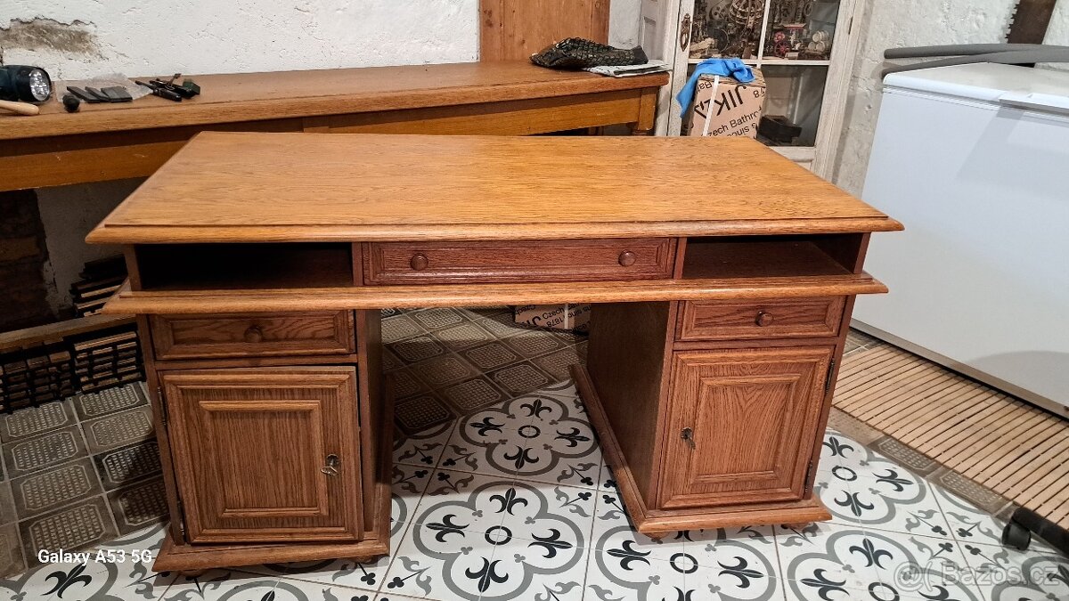 psací kancelářský rustikální stůl