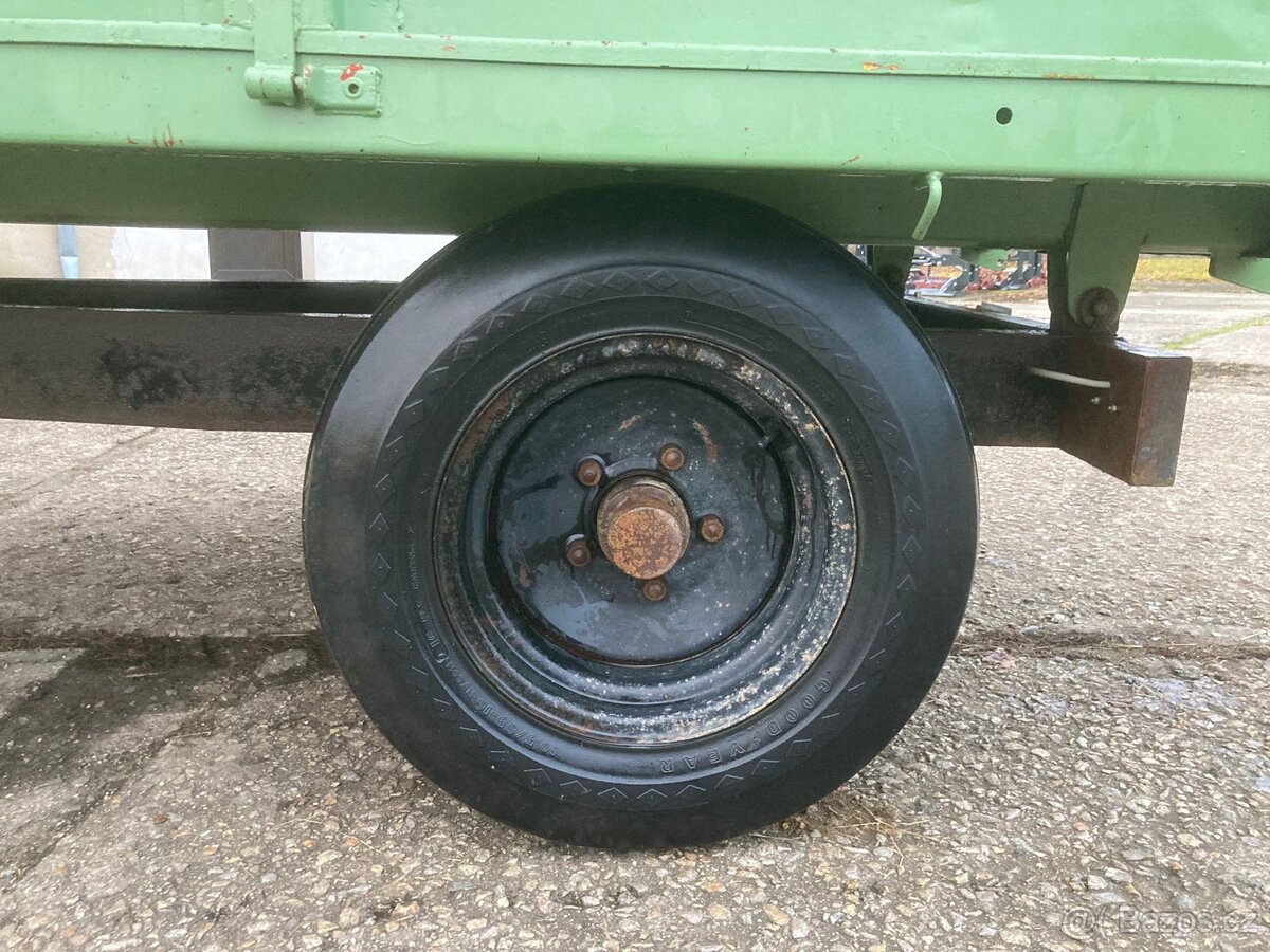 Přívěs za traktor sklopný