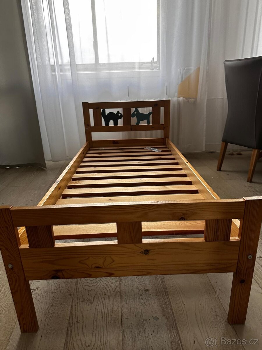 Dětská postel dřevena