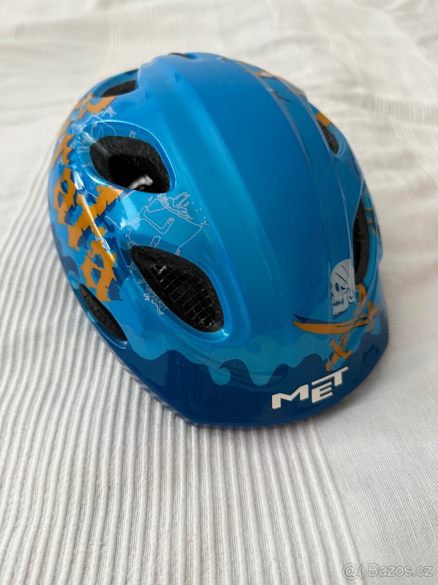 Cyklistická helma 1-2 roky