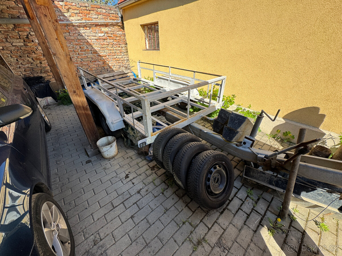 Bržděný přívěs 2,5t